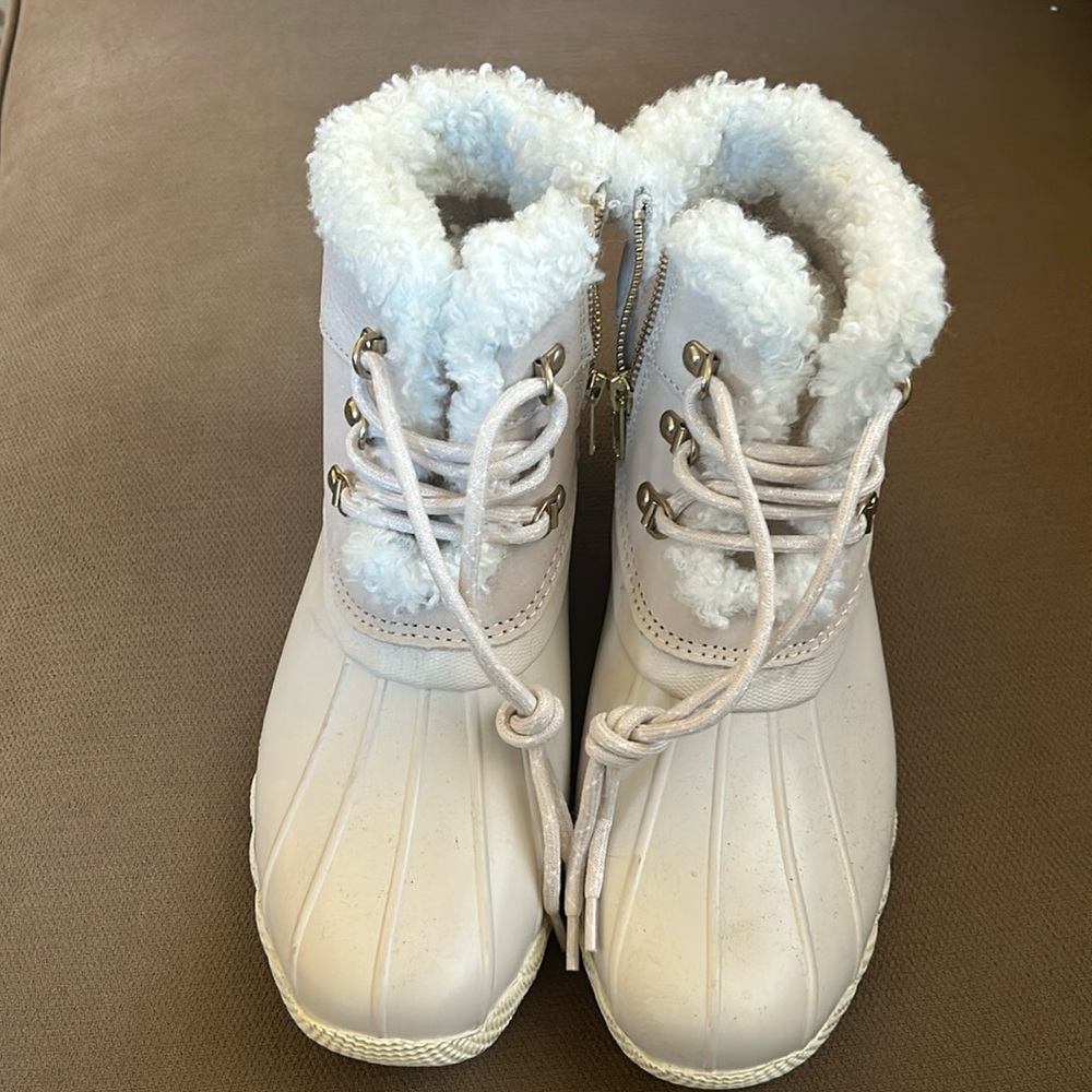 Sperry Alpine booties